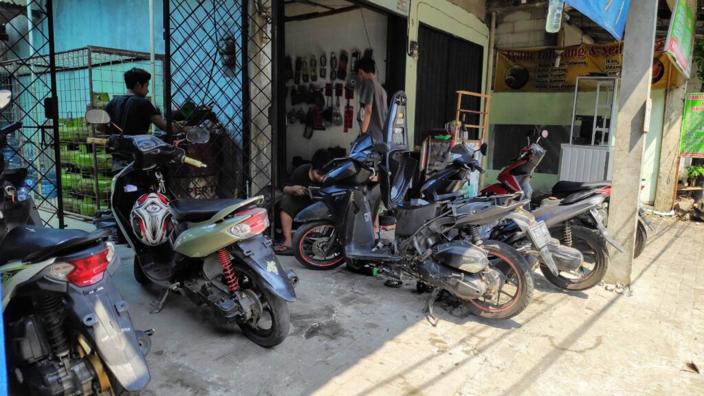 bengkel momon motor